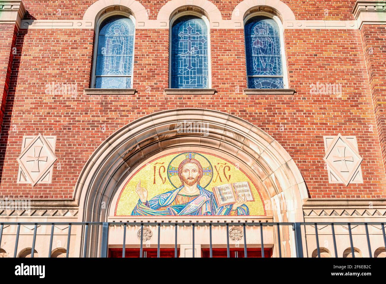 Architettura esterna della Cattedrale Ortodossa Ucraina di St. Volodymyr in Bathurst Street, Toronto, Canada, 2021 Foto Stock
