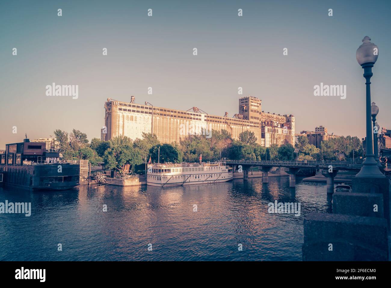 Silo n°5, un iconico edificio abbandonato sul vecchio porto di Montreal, Quebec, Canada Foto Stock
