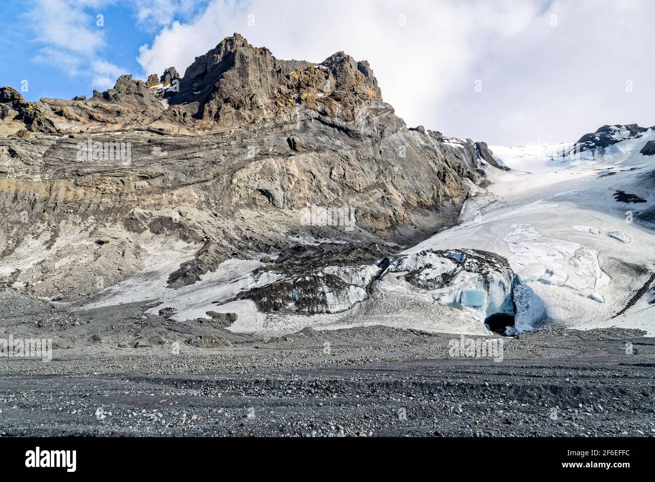 Gígjökull, Islanda. 18 maggio 2015. Gígjökull è uno dei due ghiacciai che discendono dalla calotta di ghiaccio principale di Eyjafjallajokull, situata in Islanda Foto Stock