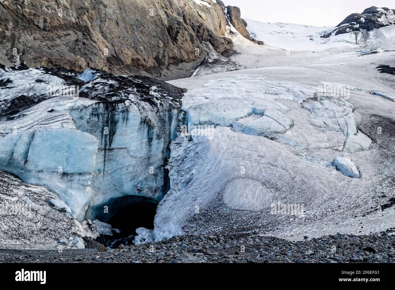 Gígjökull, Islanda. 18 maggio 2015. Gígjökull è uno dei due ghiacciai che discendono dalla calotta di ghiaccio principale di Eyjafjallajokull, situata in Islanda Foto Stock