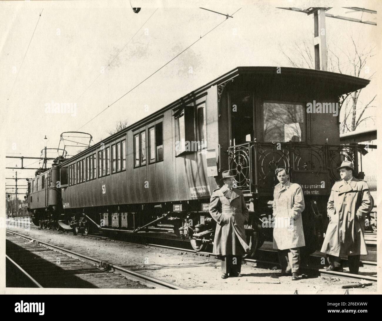 Le ferrovie dello stato, SJ d e SJ Bo7 2812.questo trasporto è stato costruito nel 1893 di due carrelli a due assi B1B 456 e 458. Il primo era entrato originariamente nel treno reale come il 'carro della principessa della corona'. Nel 1930, il carrello è stato costruito dell'officina SJ a SantaBoda a carrello di misurazione per l'esame della modalità pista. Come tale, è stato trasferito nel 1962 al parcheggio di servizio. Foto Stock