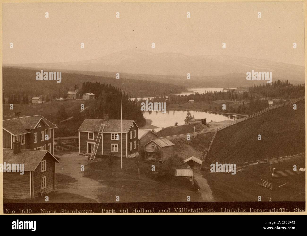 Il corso del Northern STEM, partito in Olanda con Vällistafjetterförstaffekiken abbandonato 1995-06-12, teoricamente, a causa di alluvione è stato il traffico rotto dal 1995-06-06. La stazione casa, sostenuta nel 1933, è stato demolito nel 09-04-1995 Traffic Place paesaggistico nel 1878. Negli ultimi anni, la stazione è stata completamente ristrutturata. Una stazione di puntamento casa in legno Foto Stock