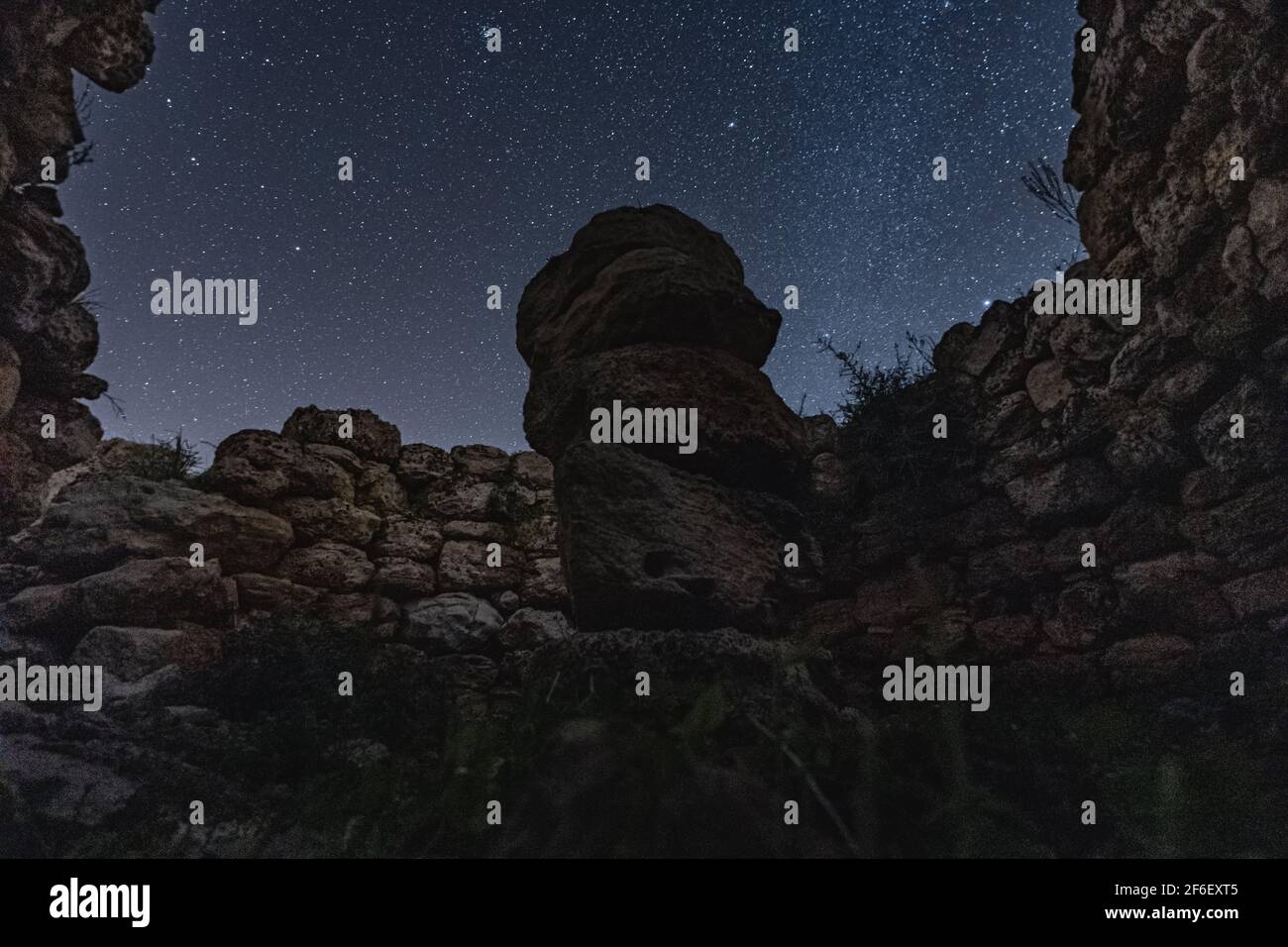 Magnifica fotografia del talayot ​​ (costruzione preromana) della Artá ​​area, a Maiorca, Isole Baleari, Spagna. Foto Stock
