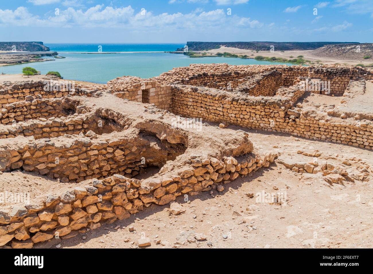 Parco Archeologico di Sumhuram con rovine dell'antica città di Khor Rori vicino a Salalah, Oman Foto Stock