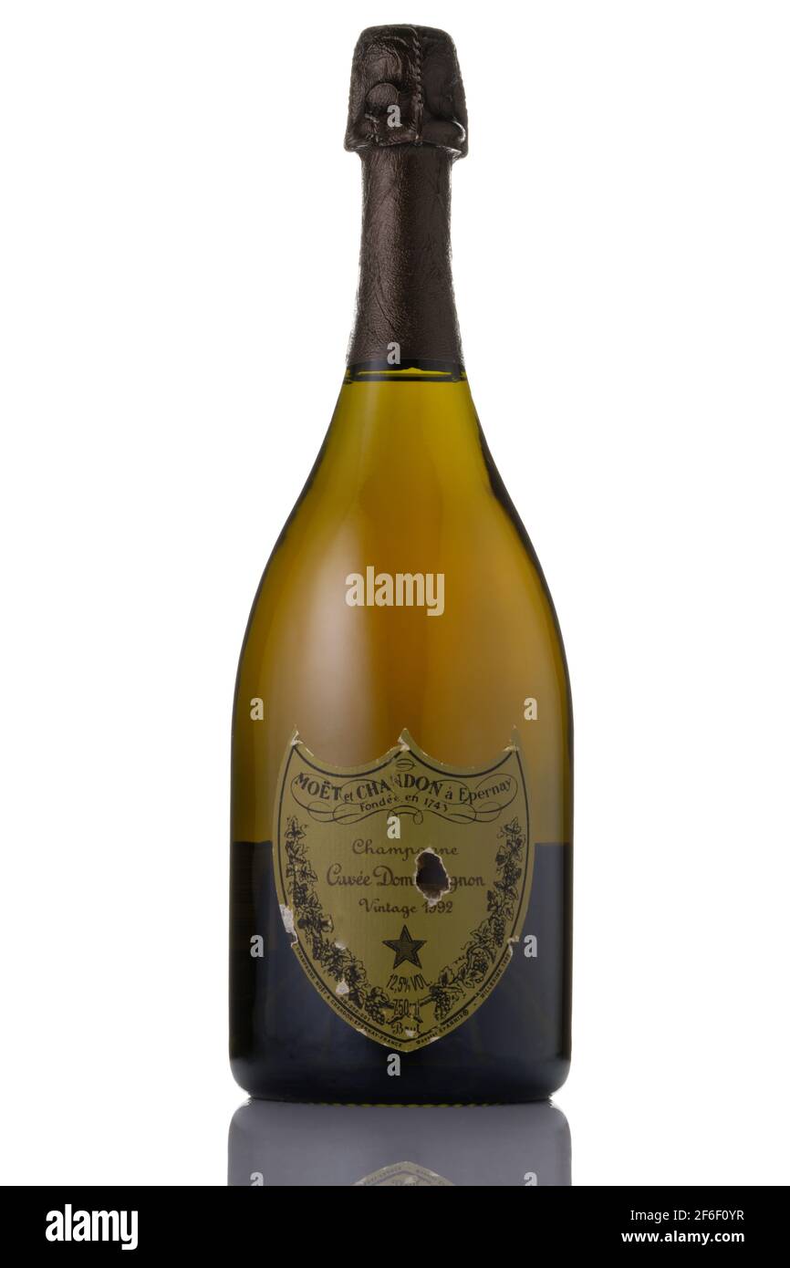 Dom perignon champagne bottle on immagini e fotografie stock ad alta  risoluzione - Alamy