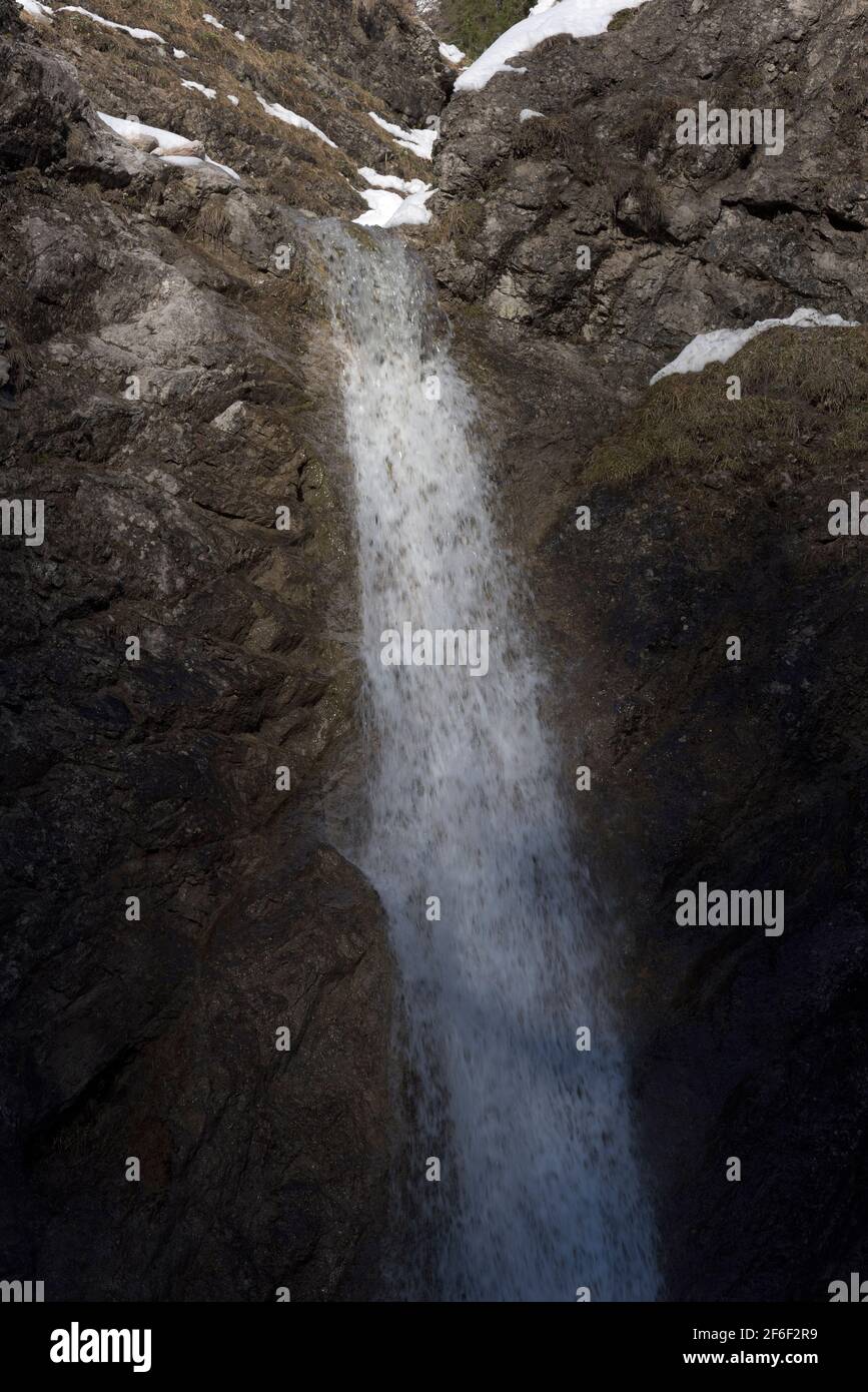 Cascata in terreno roccioso, Baviera, Germania Foto Stock