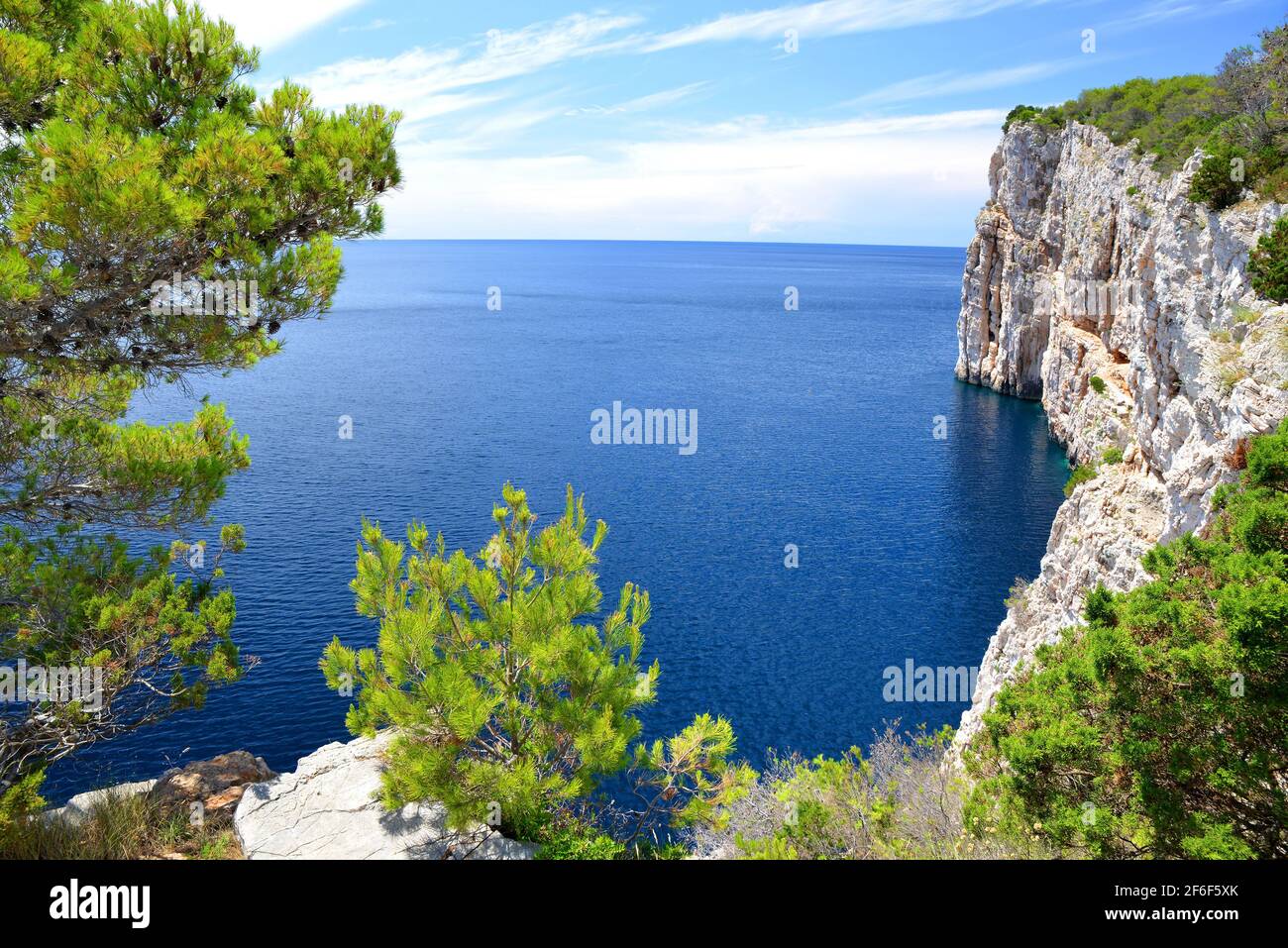 Scogliere nel Parco Naturale di Telascica, Dugi Otok isola nel mare Adriatico. Croazia. Foto Stock