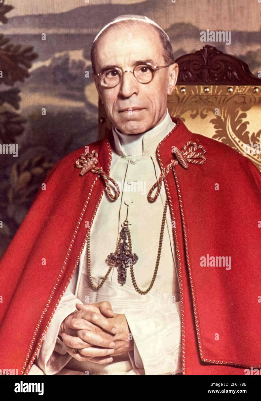 Papa Pio XII con tabarda Foto Stock