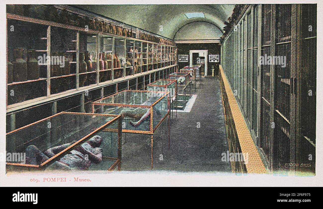 Cartolina colorata a mano dal titolo 'Pompei - Museo', circa 1900 Foto Stock