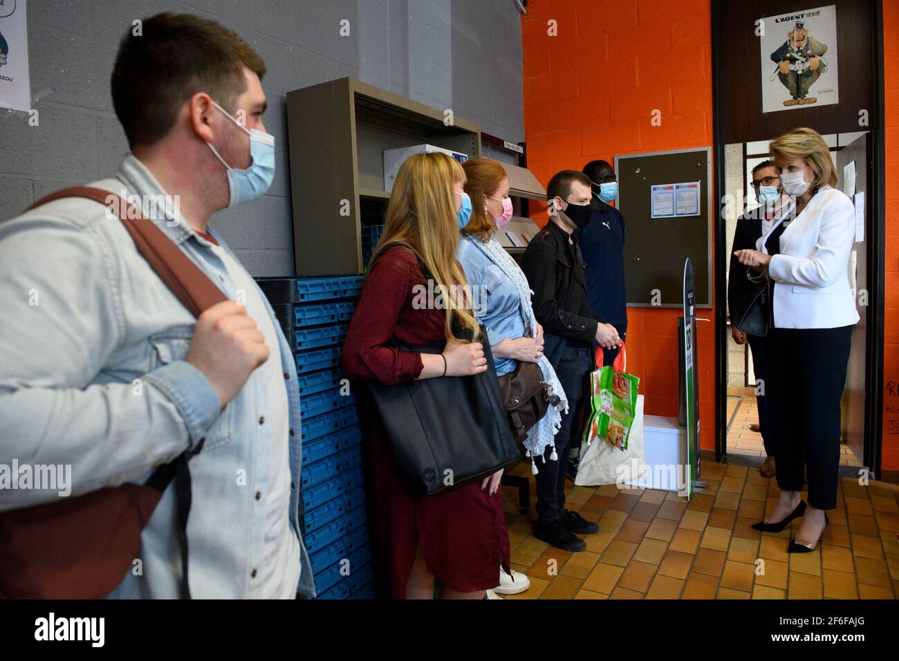 La regina Mathilde del Belgio ha ritratto durante una visita reale all'associazione chiamata ASEB, associazione per la solidarietà degli studenti in Belgio che deliv Foto Stock