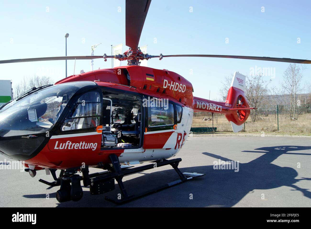 Der Hubbrauber Christoph Berlin D-HDSD, Airbus Helicopters H145, der Deutsche Rettungsflugwacht DRF am 31 März 2021 in Berlin-Spandau Foto Stock