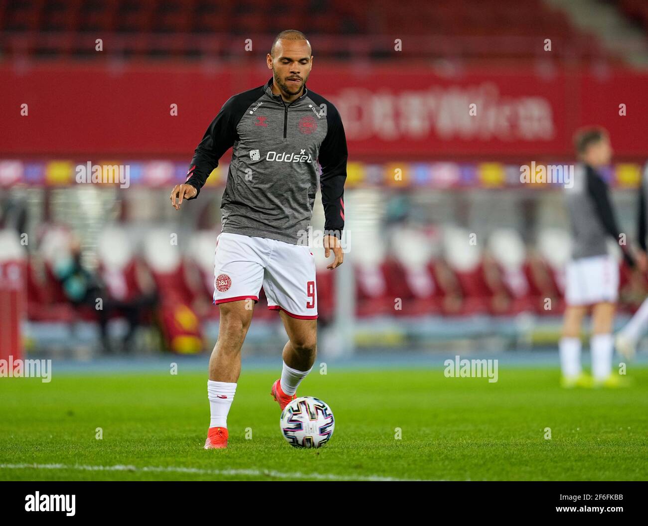 Vienna, Austria. Martin C. Braithwaite della Danimarca si è scaldato durante la partita di qualificazione della Coppa del mondo tra Austria e Danimarca allo stadio Ernst-Happel-Stadion, Vienna, Austria, il 31 marzo 2021. Credit: CAL Sport Media/Alamy Live News Foto Stock