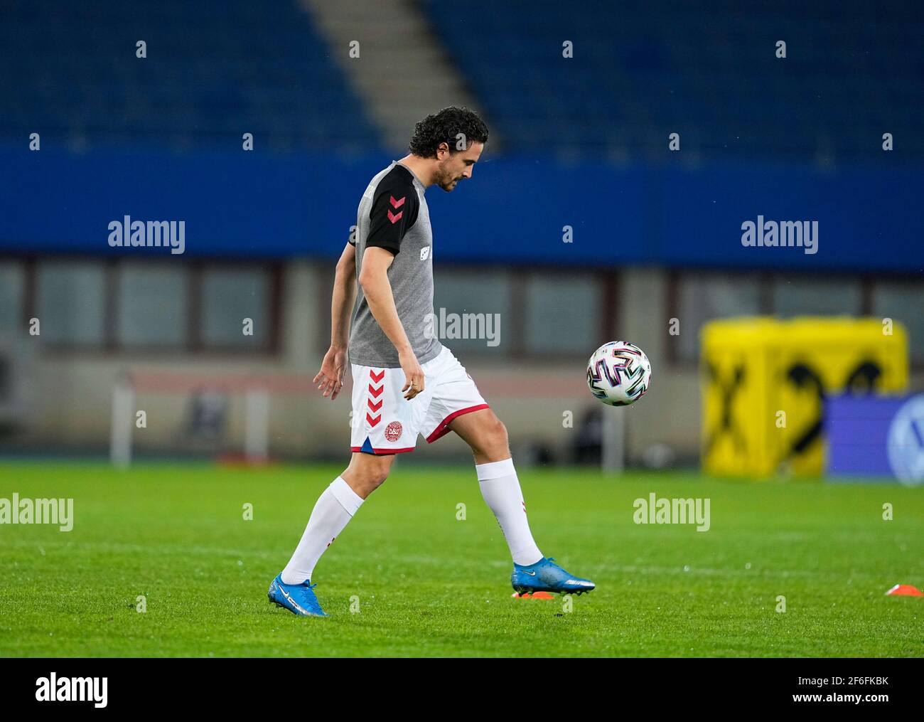 Vienna, Austria. Thomas Delaney della Danimarca si è scaldato durante la partita di qualificazione della Coppa del mondo tra Austria e Danimarca allo stadio Ernst-Happel-Stadion, Vienna, Austria, il 31 marzo 2021. Credit: CAL Sport Media/Alamy Live News Foto Stock