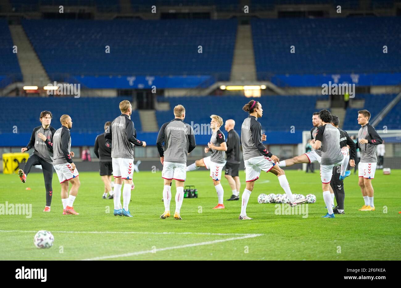 Vienna, Austria. La squadra danese si è scaldata durante la partita di qualificazione della Coppa del mondo tra Austria e Danimarca allo stadio Ernst-Happel-Stadion, Vienna, Austria, il 31 marzo 2021. Credit: CAL Sport Media/Alamy Live News Foto Stock
