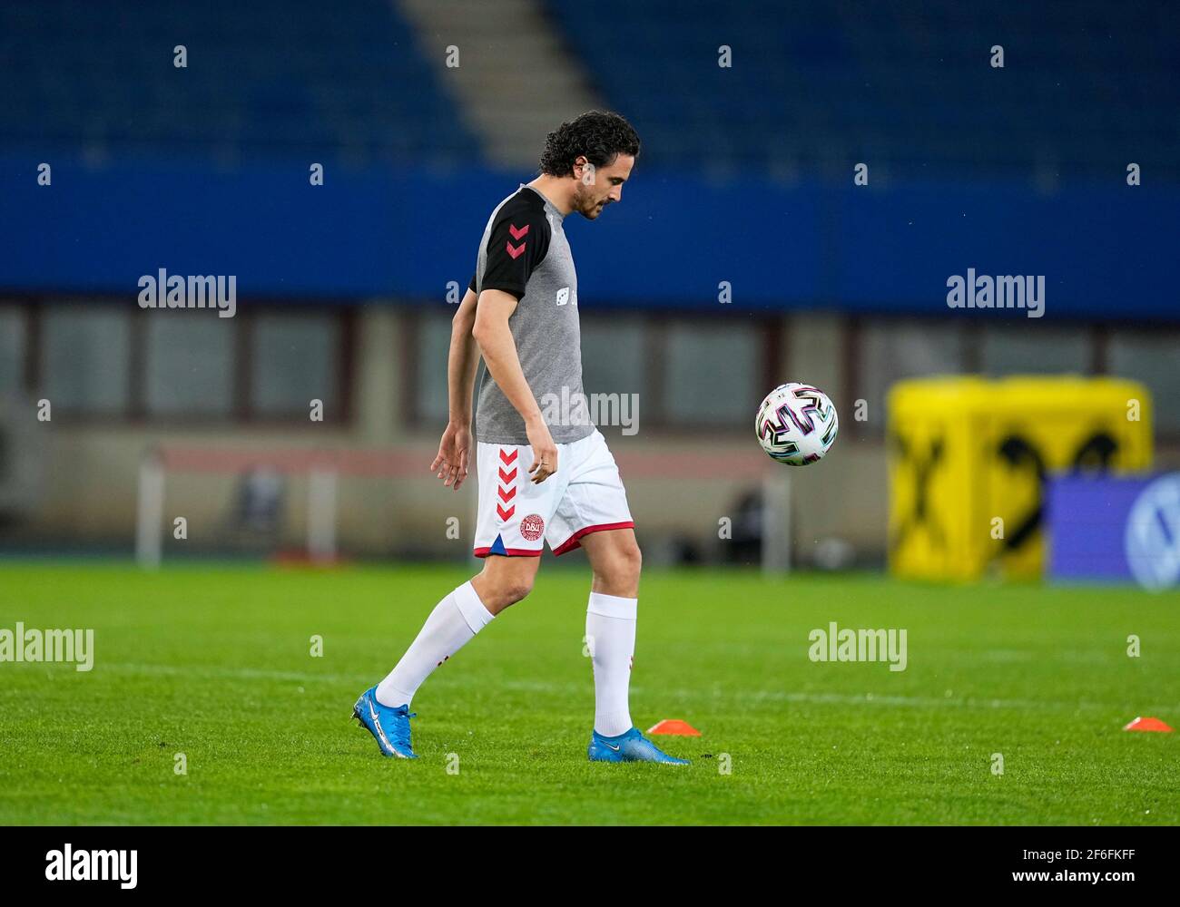 Vienna, Austria. Thomas Delaney della Danimarca si è scaldato durante la partita di qualificazione della Coppa del mondo tra Austria e Danimarca allo stadio Ernst-Happel-Stadion, Vienna, Austria, il 31 marzo 2021. Credit: CAL Sport Media/Alamy Live News Foto Stock