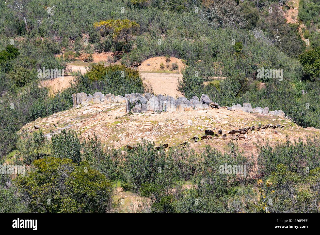 El Pozuelo complesso megalitico dolmen a Huelva, Andalusia, Spagna. Dolmen numeri 4 e 5 Foto Stock