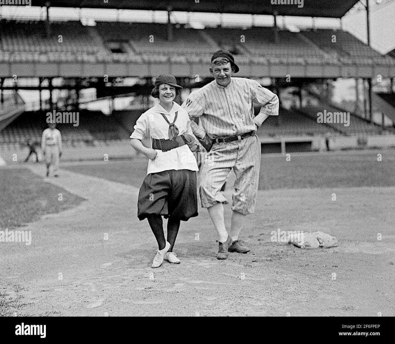 Dot Meloy & Nick Altrock, senatori di Washington, 10 giugno 1920. Foto Stock