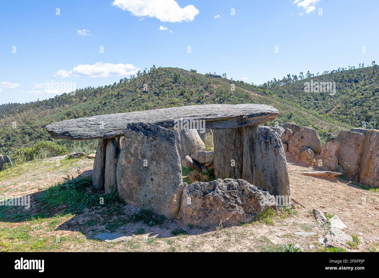 El Pozuelo complesso megalitico dolmen a Huelva, Andalusia, Spagna. Dolmen numero 1 Foto Stock