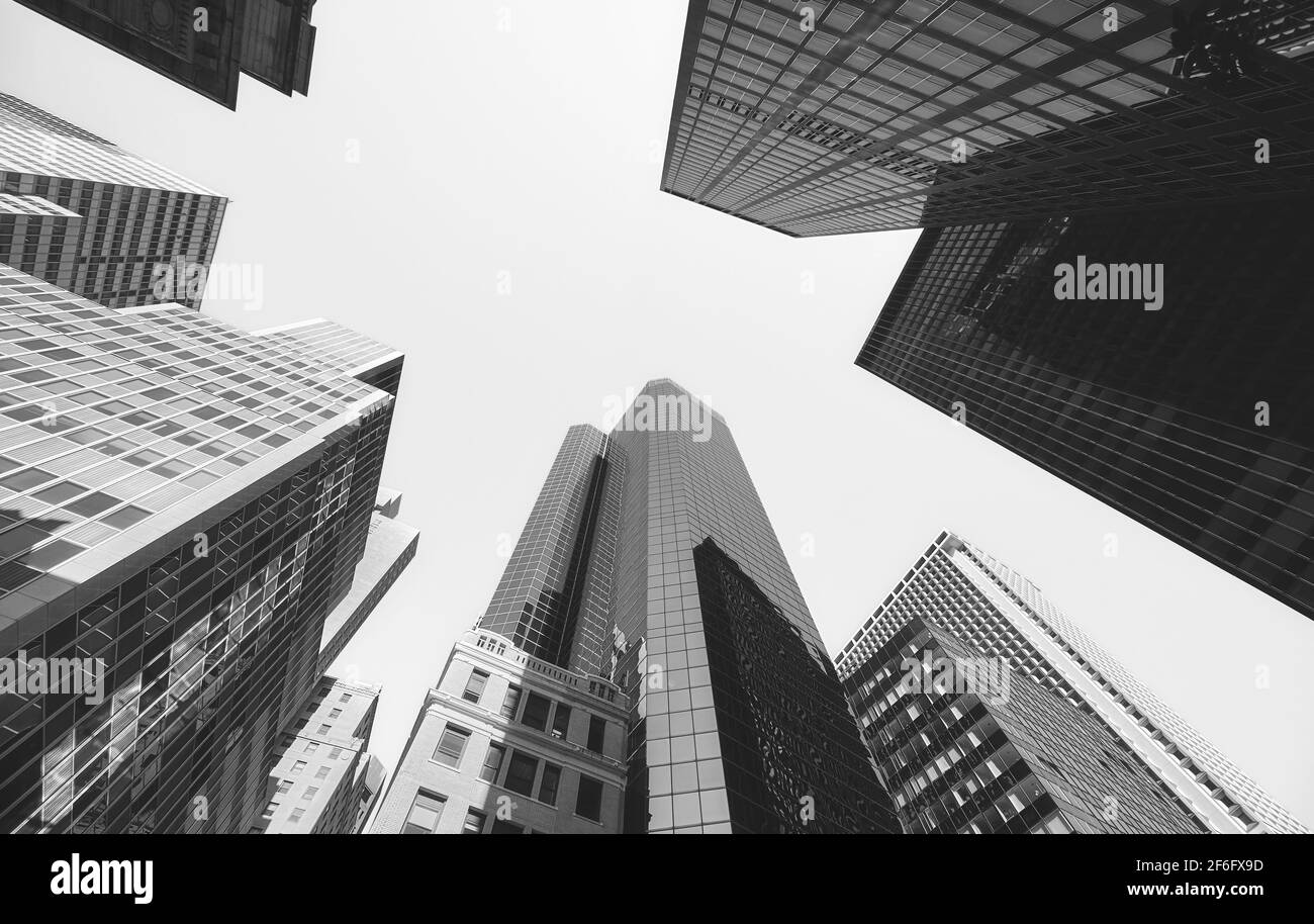 Guardando il grattacieli di Manhattan, New York City, Stati Uniti d'America. Foto Stock