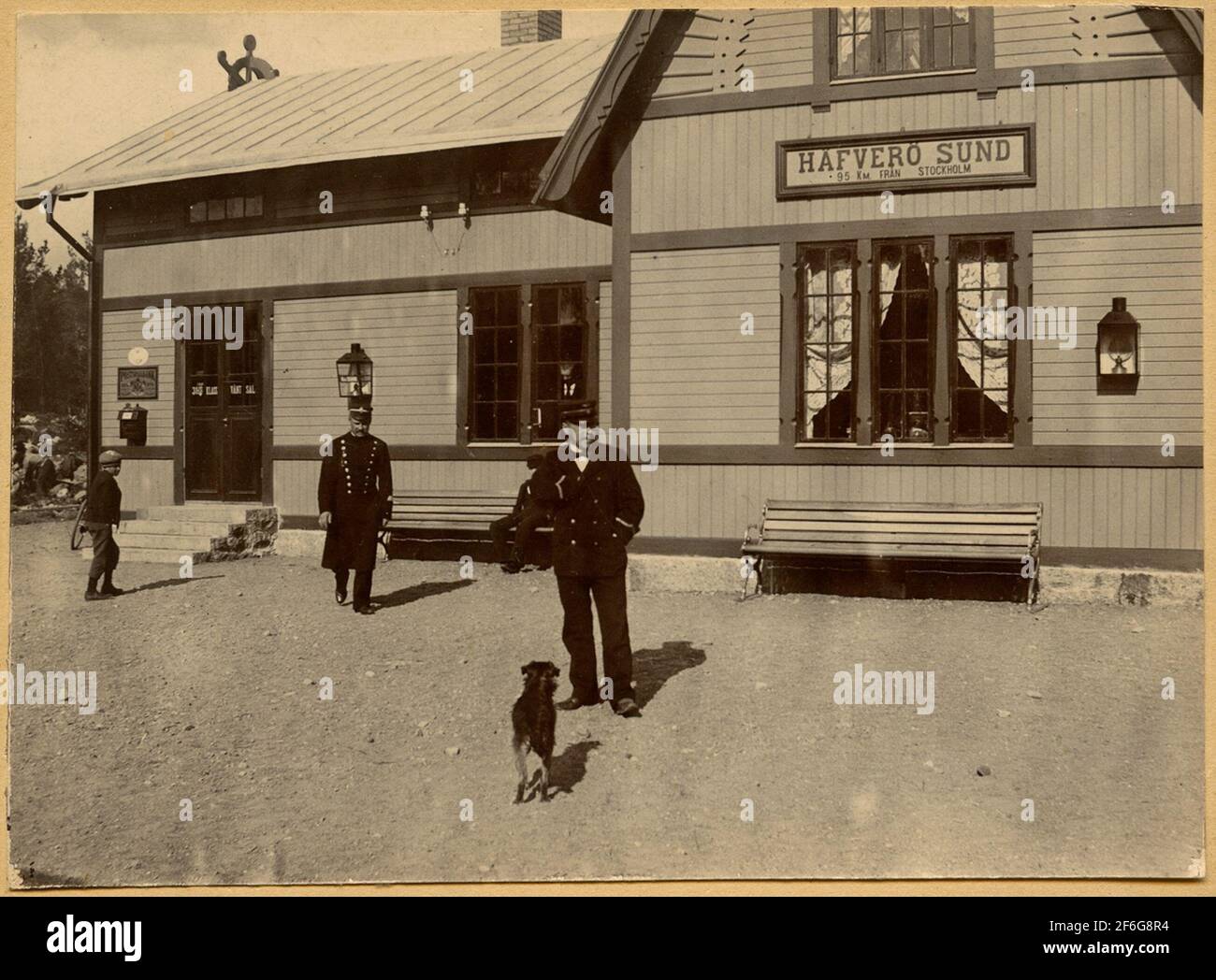 La stazione ha aperto 1898-12-18.Avånpån Stationhouse in legno. La stazione è stata ristrutturata e modernizzata nel 1946-47. Interblocco meccanico. Navosund che ora si chiama marina. Foto Stock