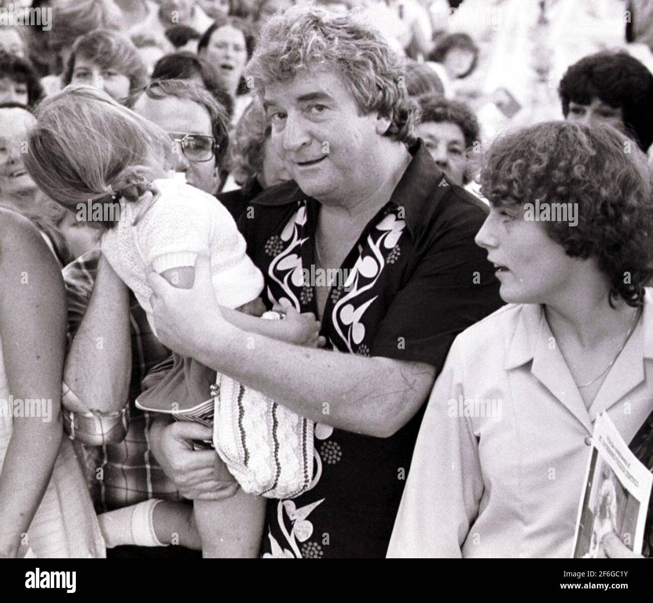 PETER ADAMSON DI CORONATION STREET AL SUO LANCIO DEL LIBRO. PIC MIKE WALKER, 1984 Foto Stock