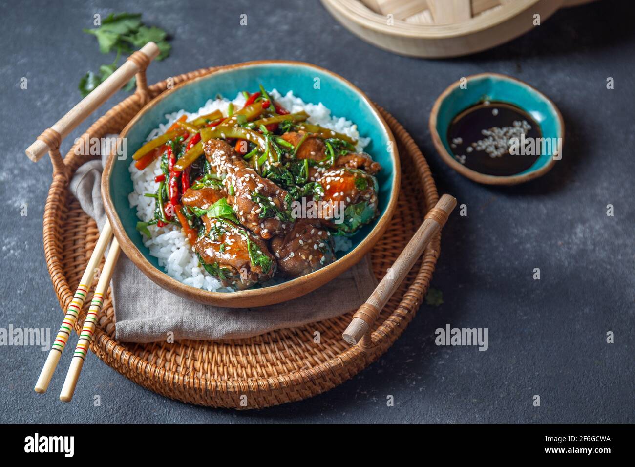 Pollo Teriyaki con riso bianco. Cucina Asiatica Giapponese Foto stock -  Alamy