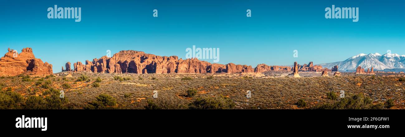 Vista panoramica sul parco nazionale degli Arches nello Utah, Stati Uniti Foto Stock