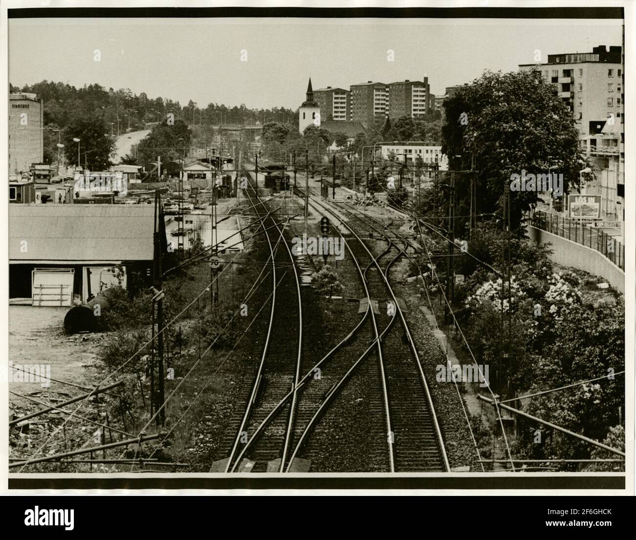 Il pavimento ferroviario di Huddinge è bruciato nel 1890 ed è stato sostituito con una stazione di pietra circostante completa è stato costruito nel 1859 e aperto nel 1860. Nel 1880, la costruzione fu sostituita da quella attuale. Ristrutturazione 1945. Gruppo di comando meccanico 1902. Cantiere locale M 3 piste 1925. Tunnel del personale 1922-23, in uso prima 1926 Foto Stock