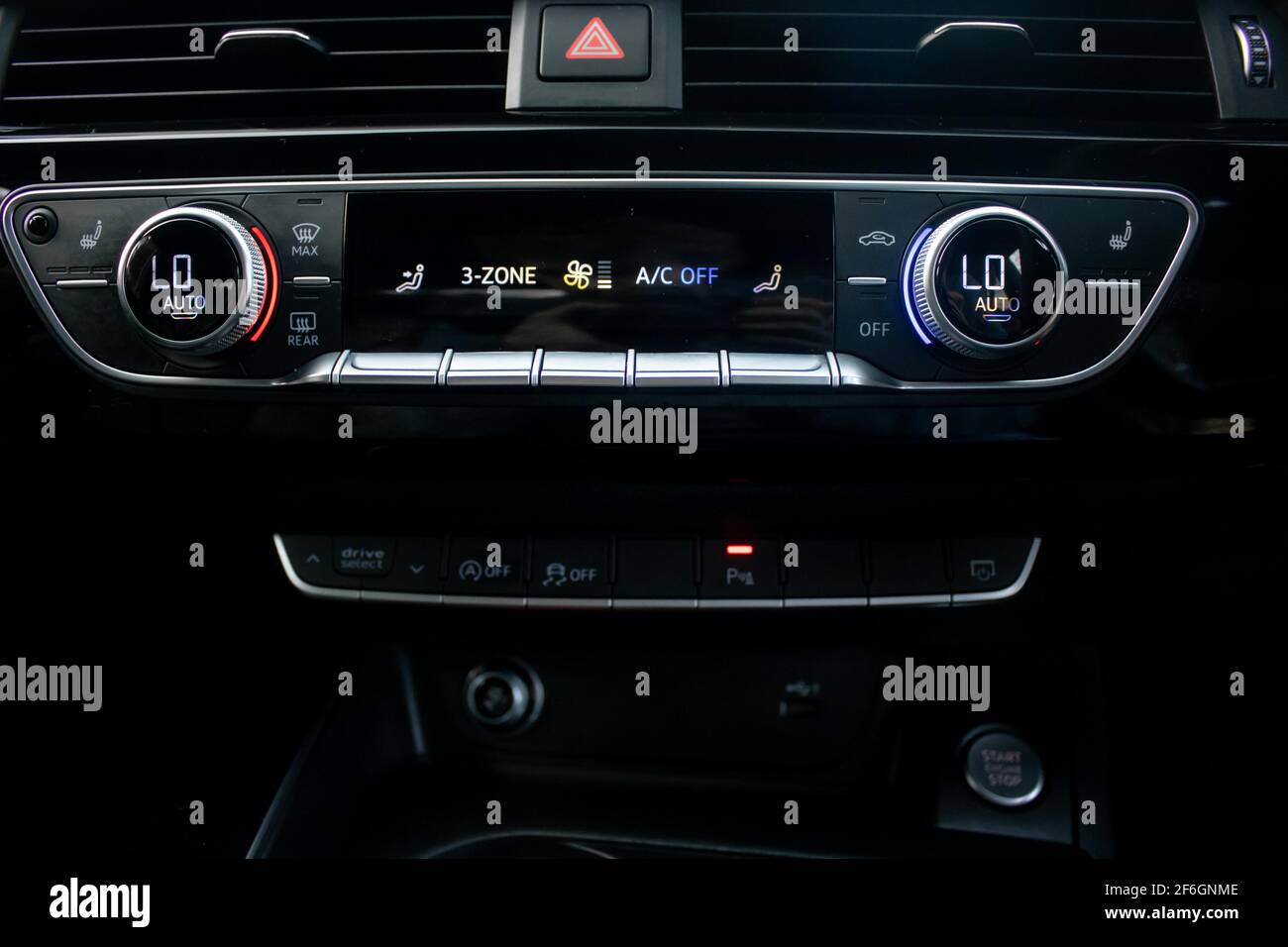 I comandi della climatizzazione centralizzata con sedili riscaldati di UN  modello 2018 Linea Audi A5 Coupé S Foto stock - Alamy