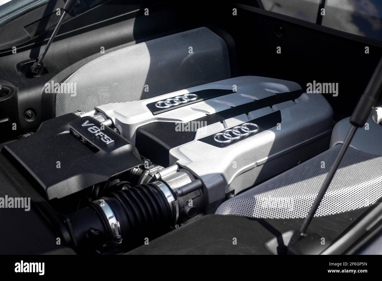 Il coperchio del motore di UNA Audi R8 V8 2008 Foto Stock