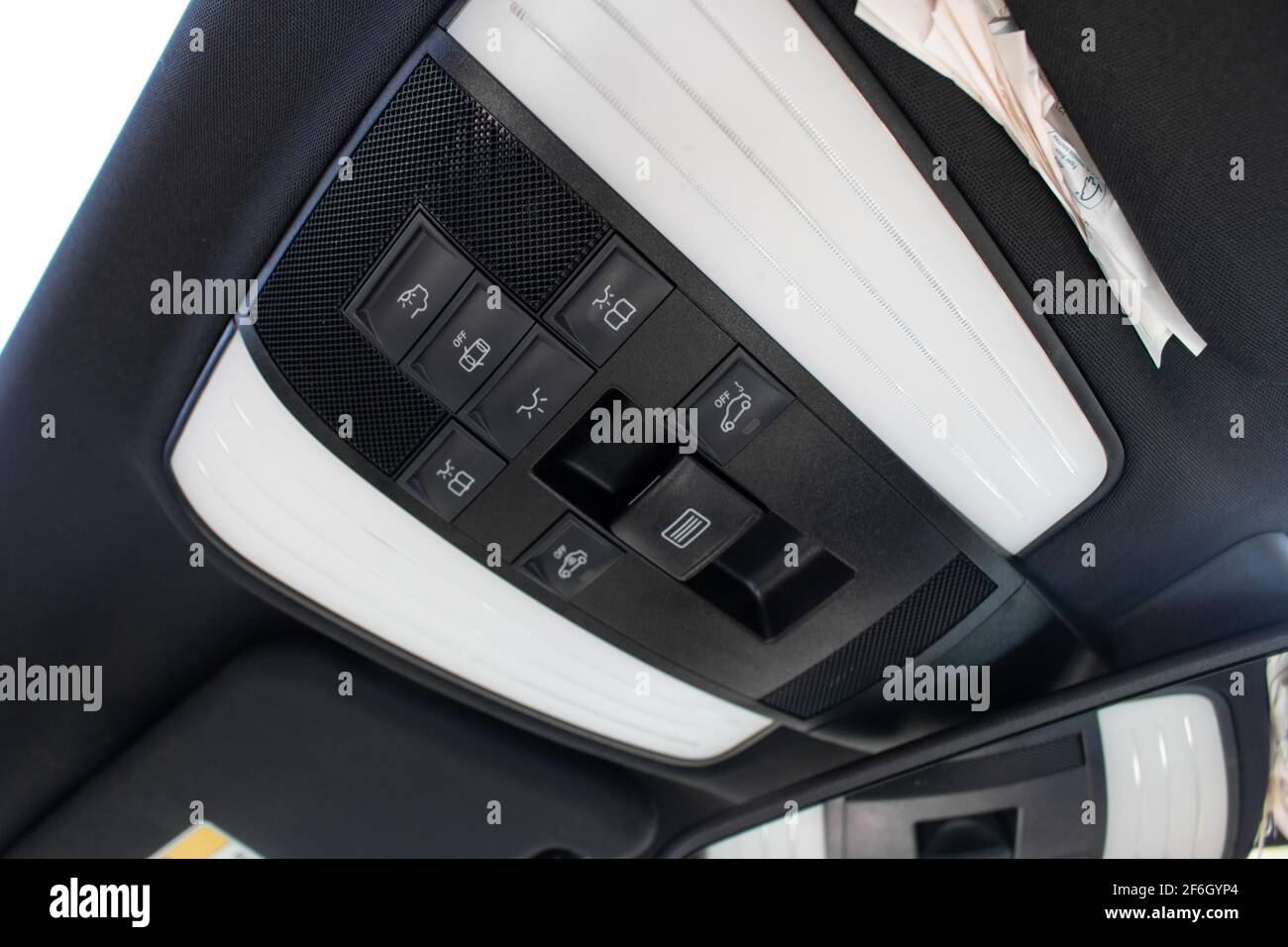 Un comando elettronico del tettuccio apribile con illuminazione interna all'interno del 2014 Mercedes Benz E63S AMG W212 Foto Stock