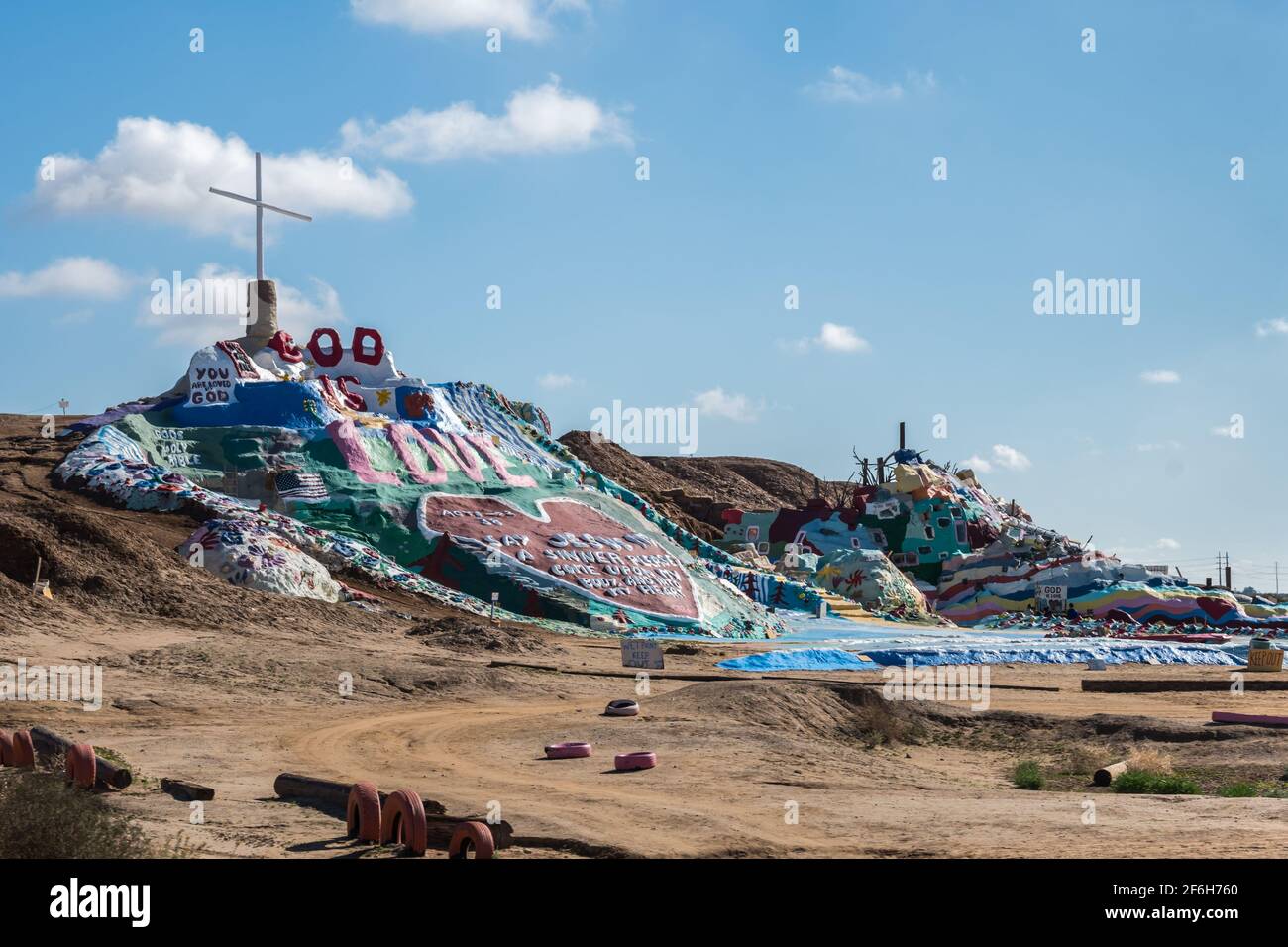 Salvation Mountain, CA, USA - 24 dicembre 2019: La montagna della salvezza Foto Stock