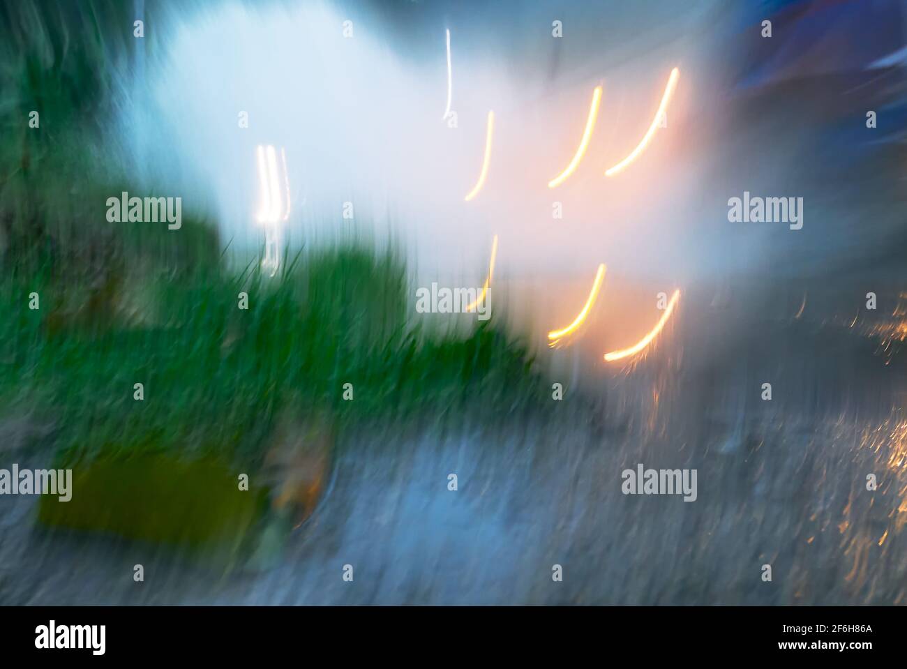 Astratto sfondo sfocato multicolore naturale con semafori lampeggianti Foto Stock