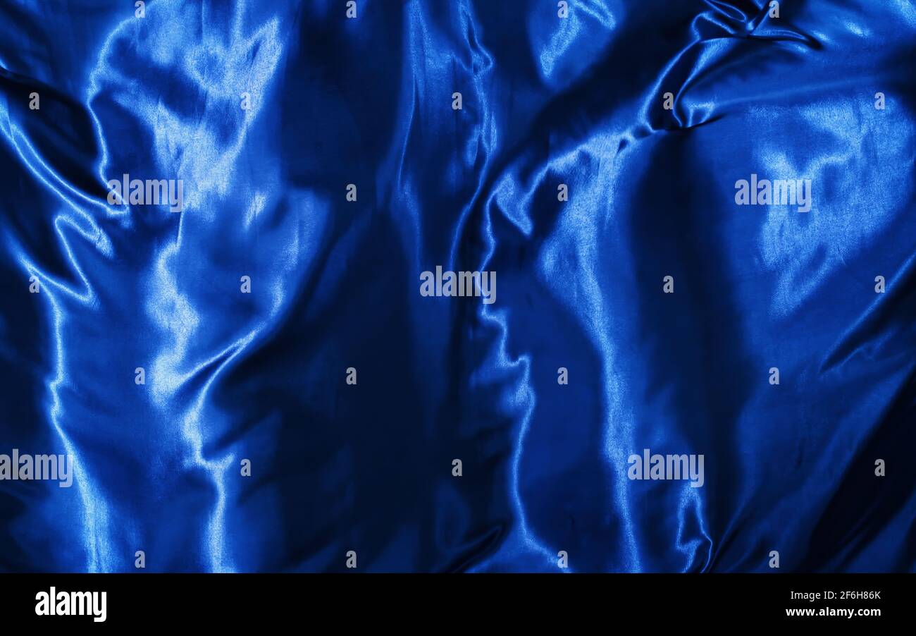Sfondo astratto seta blu scuro o tessuto satinato di lusso Foto Stock