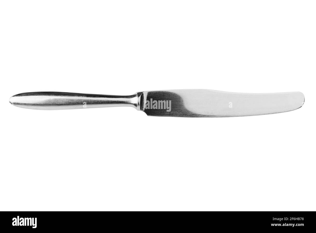 Coltello da tavolo in acciaio fondo bianco, closeup isolato, coltello in metallo argento, posate, lama affilata in acciaio inossidabile, coltello da taglio per alimenti, utensili da cucina Foto Stock