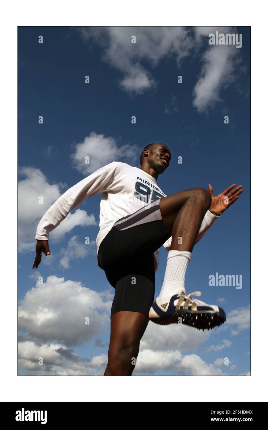 Newham atletica accademia .... atleti per la ffuture. Rashid Kakoza 17 anni da Manor Parkphoto di David Sandison The Independent Foto Stock