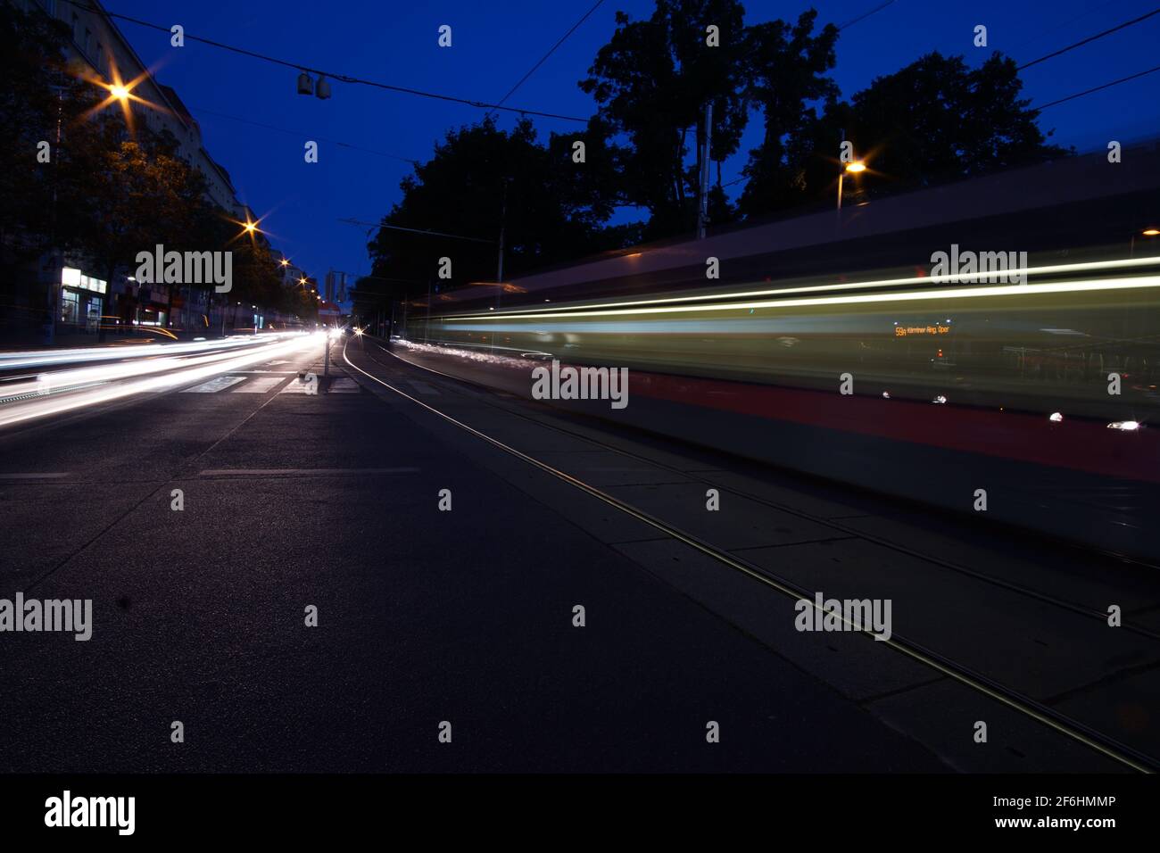 Ring Road di Vienna di notte - esposizione temporale immagini Foto Stock
