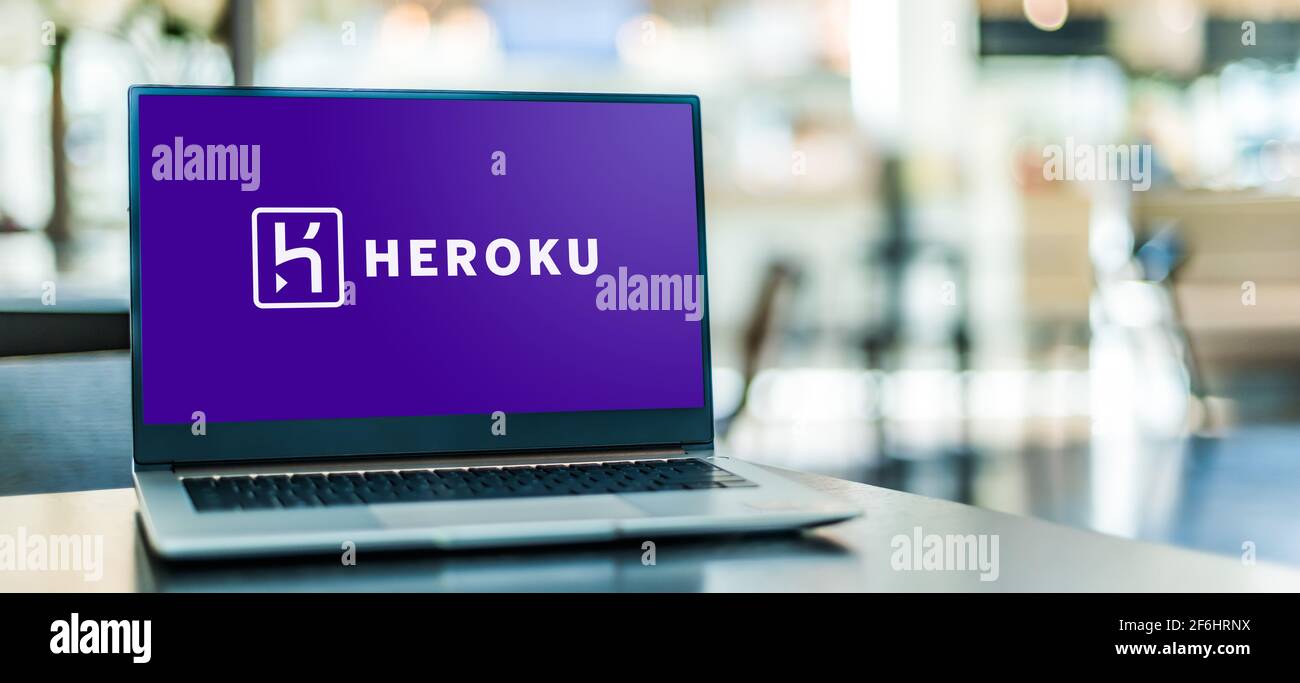 POZNAN, POL - 6 FEBBRAIO 2021: Computer portatile con logo Heroku, una piattaforma cloud come servizio (PaaS) che supporta diversi linguaggi di programmazione Foto Stock