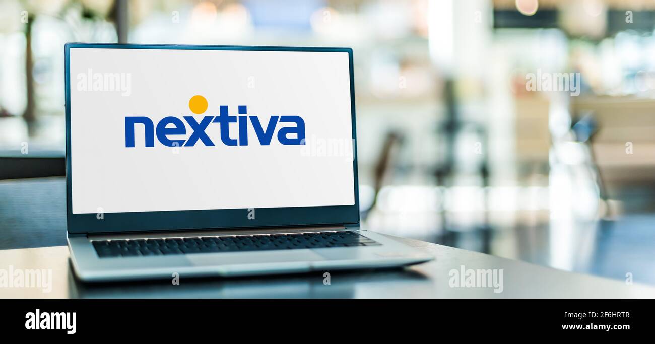 POZNAN, POL - 6 FEBBRAIO 2021: Computer portatile con logo di Nextiva, una società VoIP (Voice-over-Internet-Protocol) con sede a Scottsdale, Arizona Foto Stock