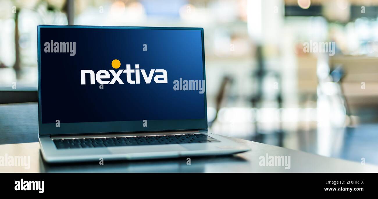 POZNAN, POL - 6 FEBBRAIO 2021: Computer portatile con logo di Nextiva, una società VoIP (Voice-over-Internet-Protocol) con sede a Scottsdale, Arizona Foto Stock