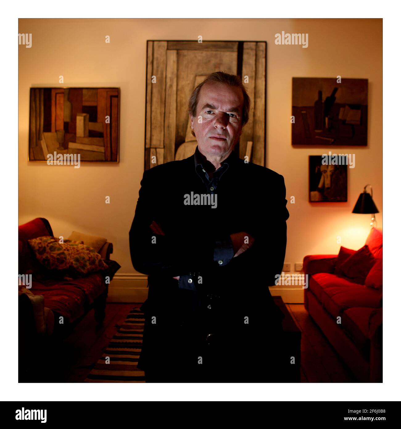 Autore Martin Amis a casa a Londra pic David Sandison 18/1/2008 Foto Stock