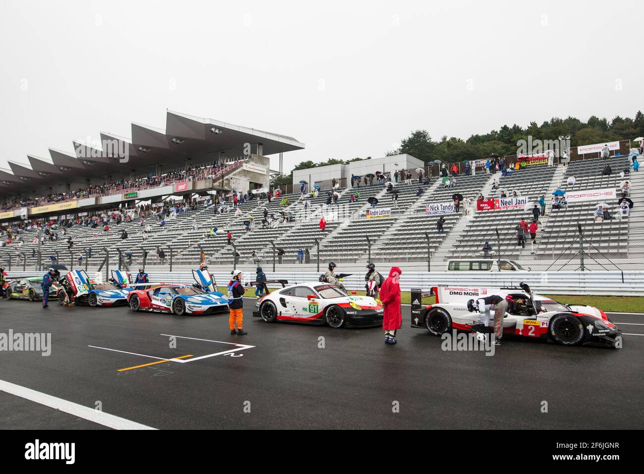 02 BERNHARD Timo (deu), HARTLEY Brendon (nzl), BAMBER Earl (nzl), Porsche 919 ibrida lmp1 team Porsche, 91 LIETZ Richard (aut), MAKOWIECKI Frederic (fra), Porsche 911 RSR Porsche team GT, ambientazione durante il Campionato Mondiale FIA WEC Endurance 2017, 6 ore di Fuyji dal 13 ottobre 15 Giappone - Foto Antonin Vincent / DPPI Foto Stock