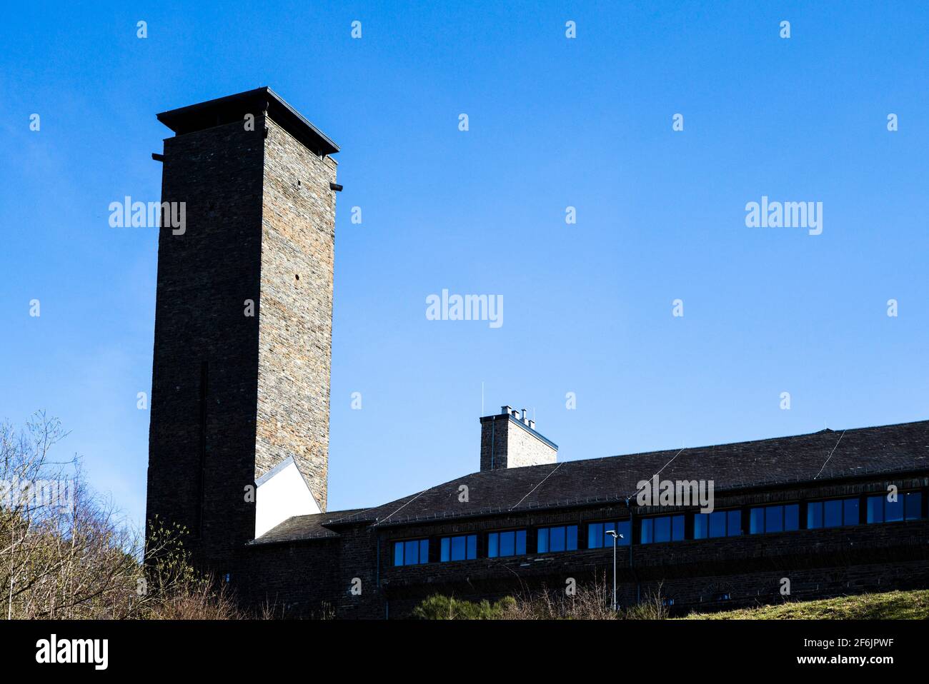 Ordensburg Vogelsang nel Parco Nazionale di Eifel, Germania. L'ex tenuta nazista ha da allora servito come campo di addestramento militare per gli alleati, prima dell'apertura Foto Stock