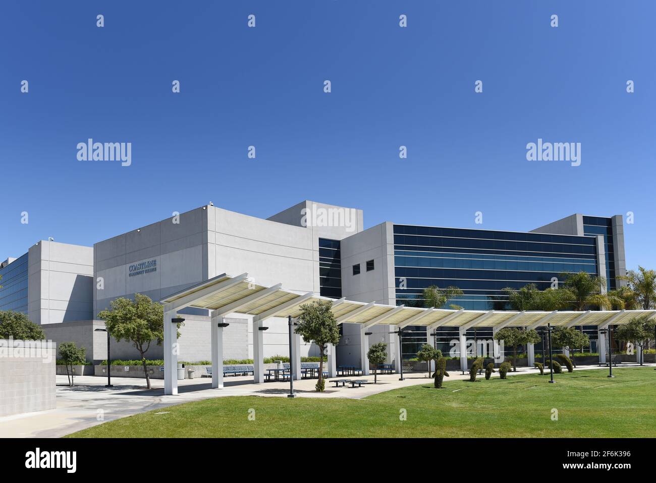 GARDEN GROVE, CALIFORNIA - 31 MAR 2021: Coastline Community College fa parte del sistema California Community College. Foto Stock