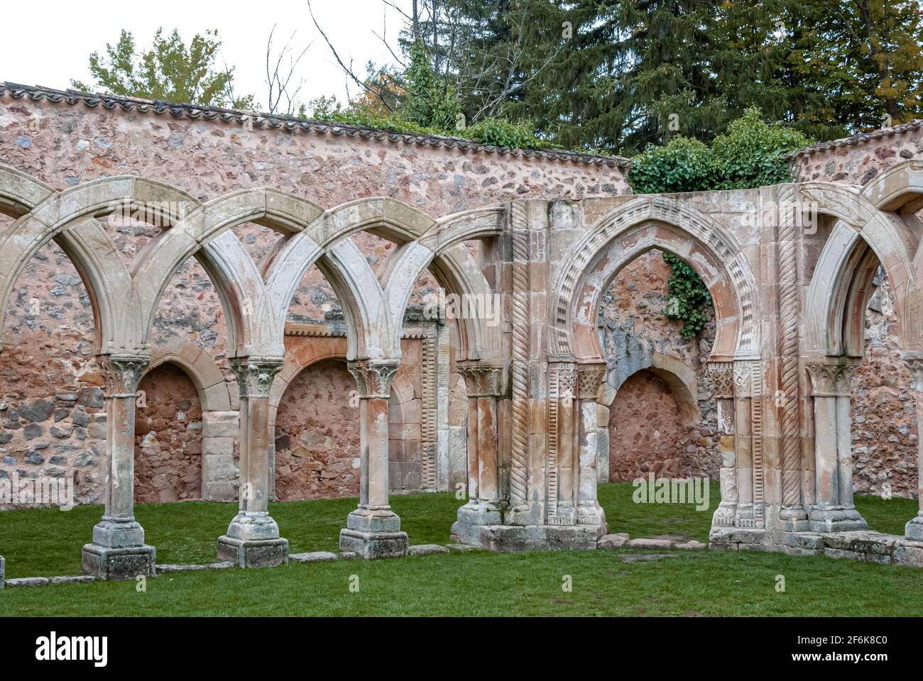 Resti del monastero romanico di San Juan de Duero, Soria, Spagna. Foto Stock