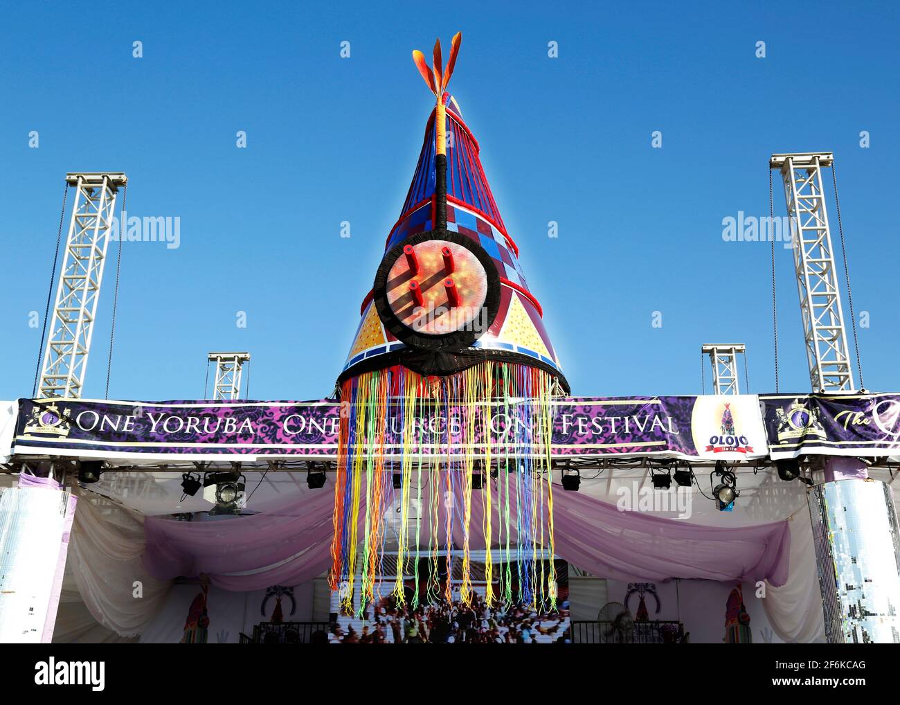 Le opere d'arte di Ada sono esposte presso la sede dell'Olojo Festival, Osun state, Nigeria. Foto Stock