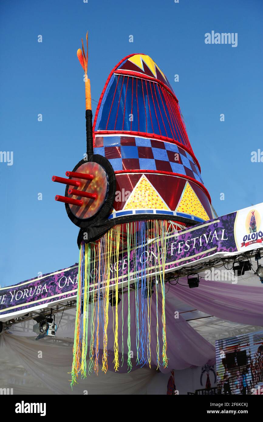 Le opere d'arte di Ada sono esposte presso la sede dell'Olojo Festival, Osun state, Nigeria. Foto Stock
