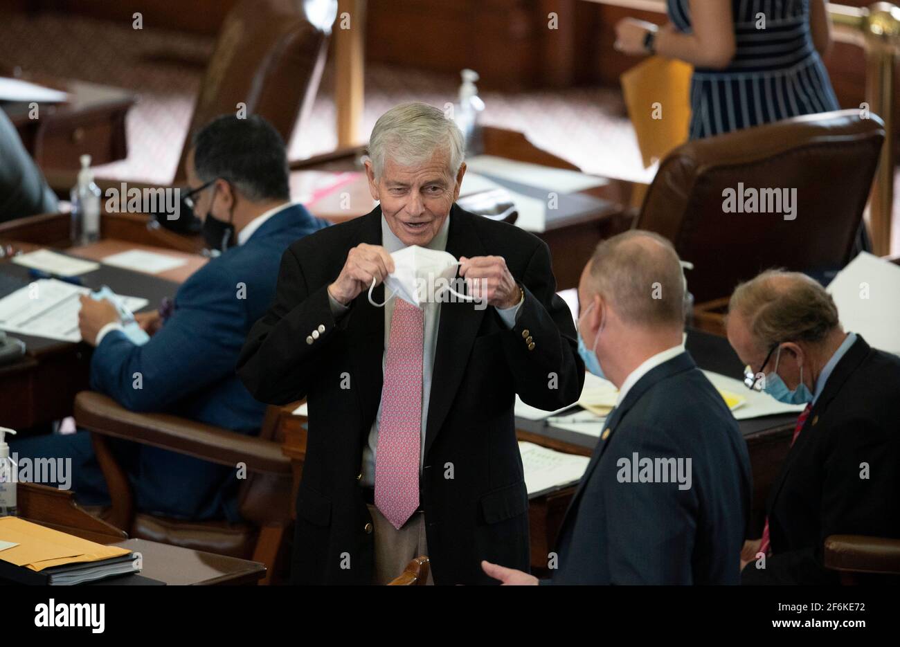 Austin, TX USA 31 marzo 2021: La Rep. Di Stato Tom Cardrick, R-Midland, sul pavimento della Camera dei rappresentanti del Texas durante le letture di legge di routine alla 87a sessione legislativa del Texas. ©Bob Daemmrich Foto Stock