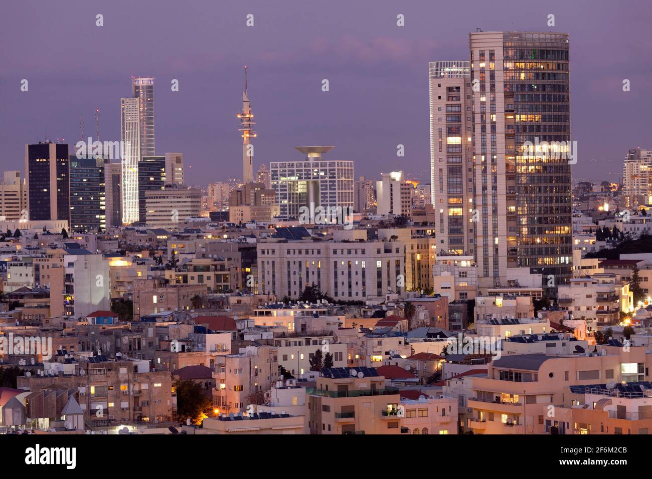 Israele, Tel Aviv, skyline della città al tramonto Foto Stock
