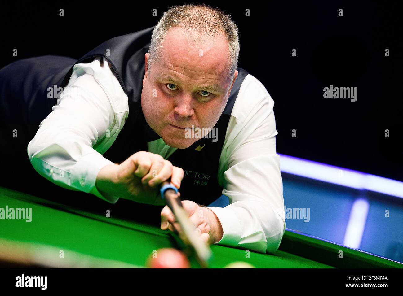 MILTON KEYNES, REGNO UNITO. 01 aprile 2021. John Higgins durante 2021 Championship League Snooker- Winners Group partite alla Marshall Arena giovedì 01 aprile 2021 a MILTON KEYNES INGHILTERRA. Credit: Taka G Wu/Alamy Live News Foto Stock